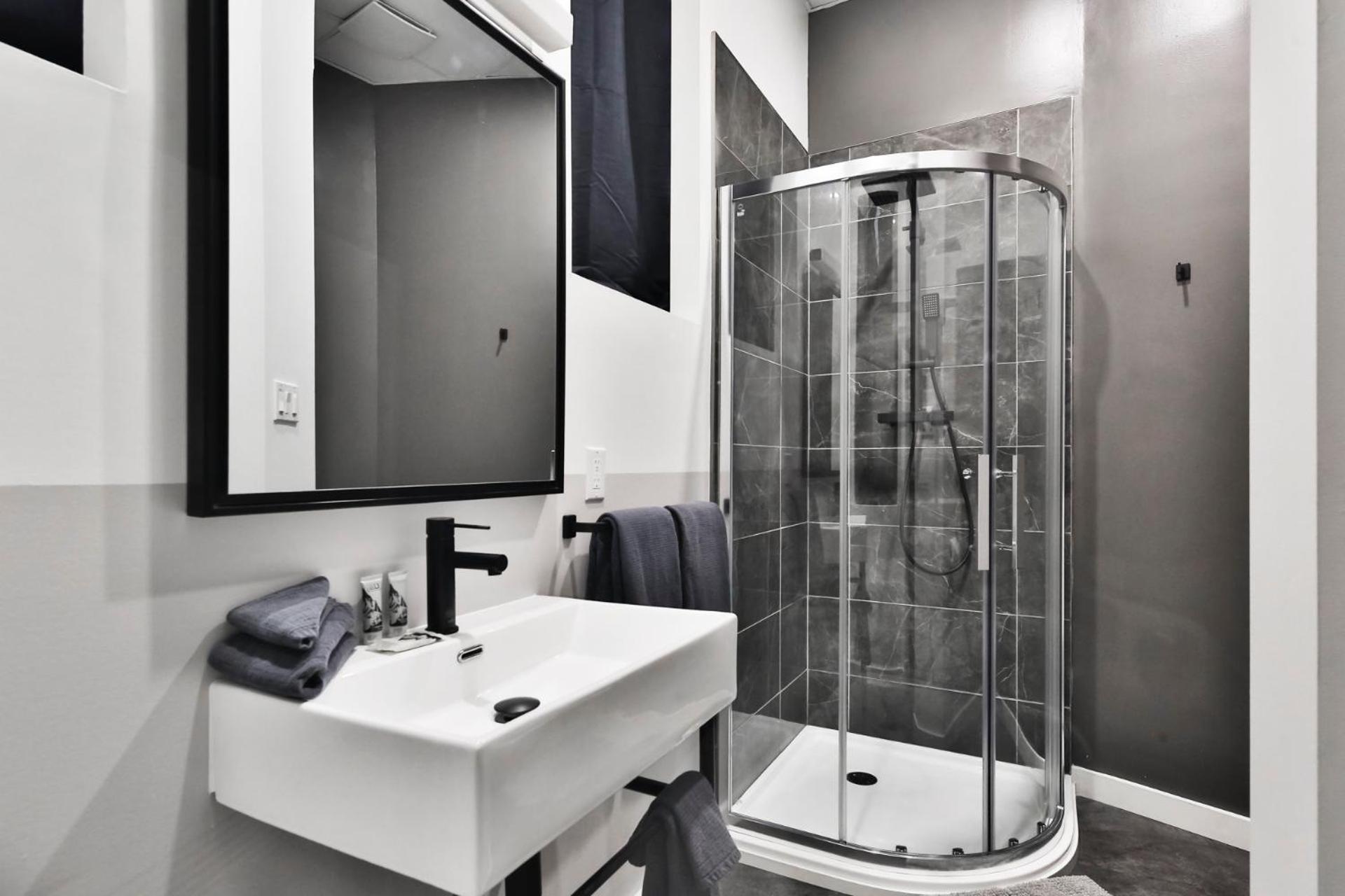 Pod Hotel Montréal Exteriör bild